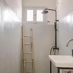 Вилла Bohemian Nest - Cheerful 2-bedroom With Pool
