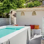 Вилла Bohemian Nest - Cheerful 2-bedroom With Pool
