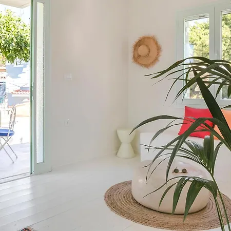 Villa Bohemian Nest - Cheerful 2-bedroom With Pool Dhavgáta