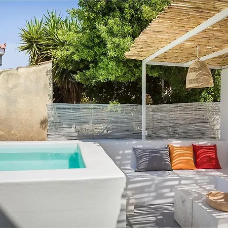 Bohemian Nest - Cheerful 2-bedroom With Pool Vila