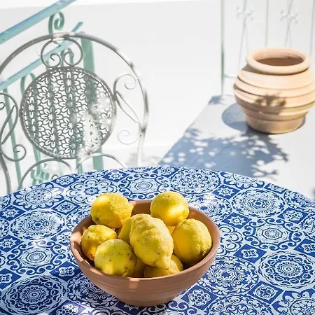 Bohemian Nest - Cheerful 2-bedroom With Pool