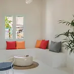 Bohemian Nest - Cheerful 2-bedroom With Pool Βίλα