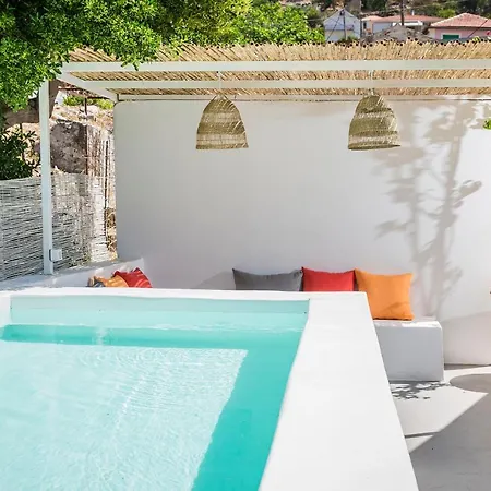 Bohemian Nest - Cheerful 2-bedroom With Pool Villa Davgáta