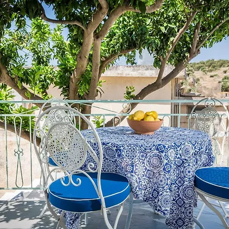 Bohemian Nest - Cheerful 2-bedroom With Pool Δαυγάτα