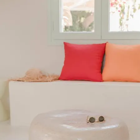 Bohemian Nest - Cheerful 2-bedroom With Pool Villa